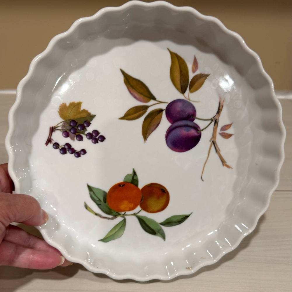 Royal Worcester Evesham M Fluted Soufflé Dish Fruit and Floral Vintage 1961